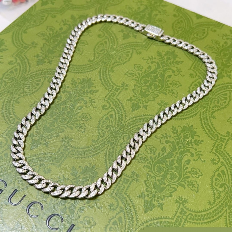 G*u*i necklaces